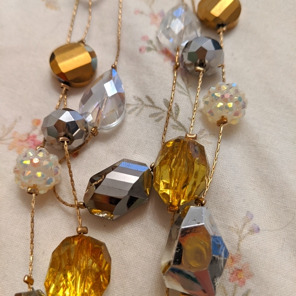 Vibrant layered beaded necklace - Picture 2 of 7